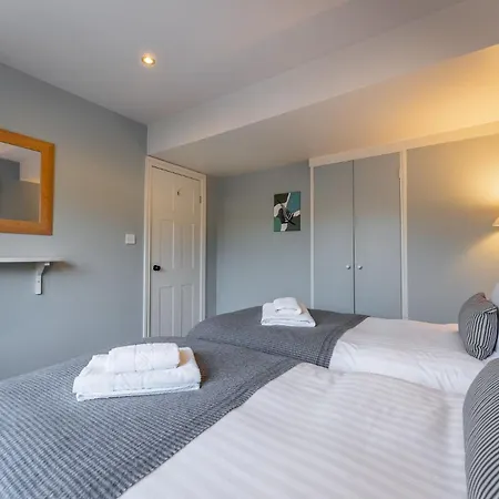 Holiday home Lily Tarn *